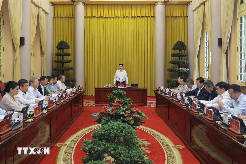 Chủ tịch nước Lương Cường chủ trì họp giao ban công tác tháng 2, triển khai nhiệm vụ tháng 3 của Văn phòng Chủ tịch nước. (Ảnh: Lâm Khánh/TTXVN).
