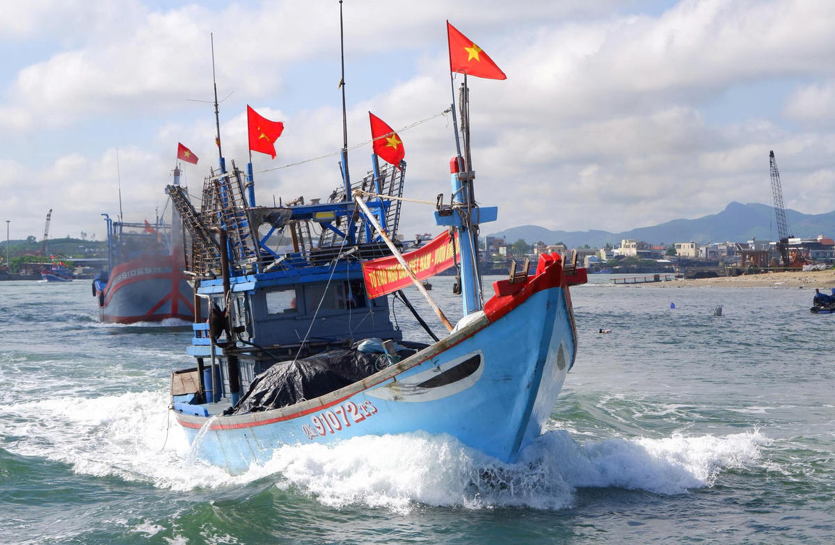 Tàu cá của ngư dân xã Núi Thành ra khơi đầu năm mới 2026. Ảnh: CV.