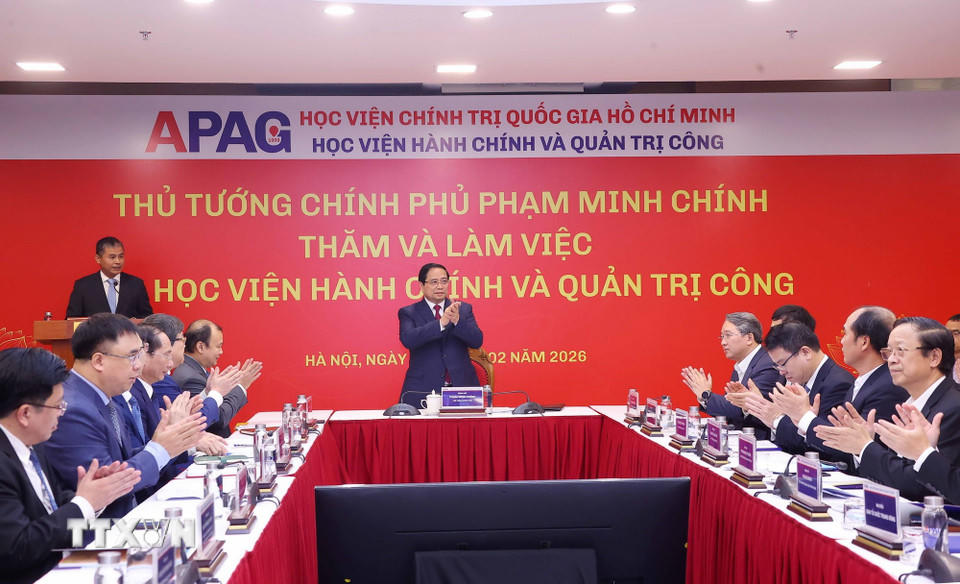 Thủ tướng Phạm Minh Chính thăm và làm việc với Học viện Hành chính và Quản trị công. (Ảnh: Văn Điệp/TTXVN)