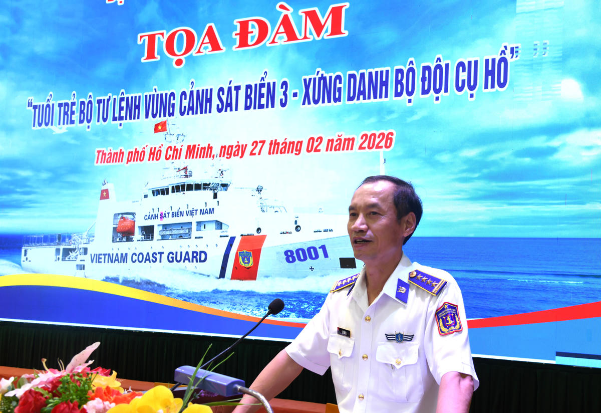 Đại tá Lê Văn Tú, Bí thư Đảng ủy, Chính ủy BTL Vùng Cảnh sát biển 3 phát biểu tại toạ đàm. Ảnh: Đức Định.