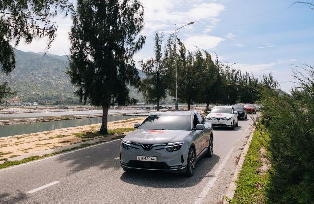 Chủ xe nói thẳng về VinFast VF 8: “Đáng giá tới từng xu, vận hành yên tâm tuyệt đối”