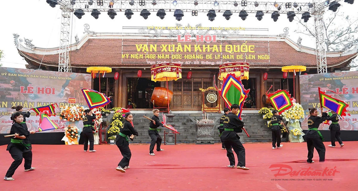 Màn biểu diễn võ cổ truyền dân tộc tại Lễ hội. Ảnh: TN.