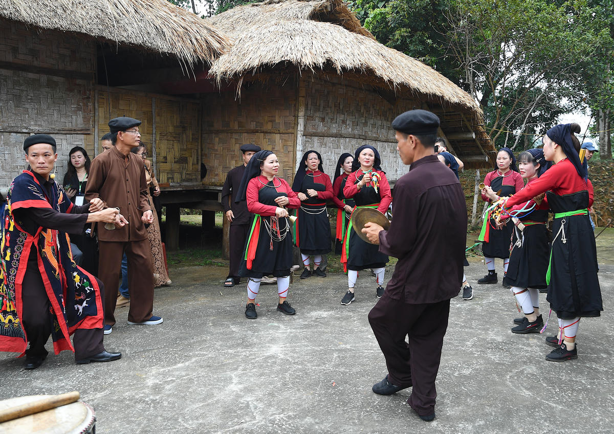 Điệu nhảy Tắc xình của dân tộc Sán Chay là một phần quan trọng của di sản văn hóa Việt Nam, góp phần làm phong phú thêm bức tranh văn hóa đa dạng của đất nước. Ảnh: Phạm Sỹ.

. 