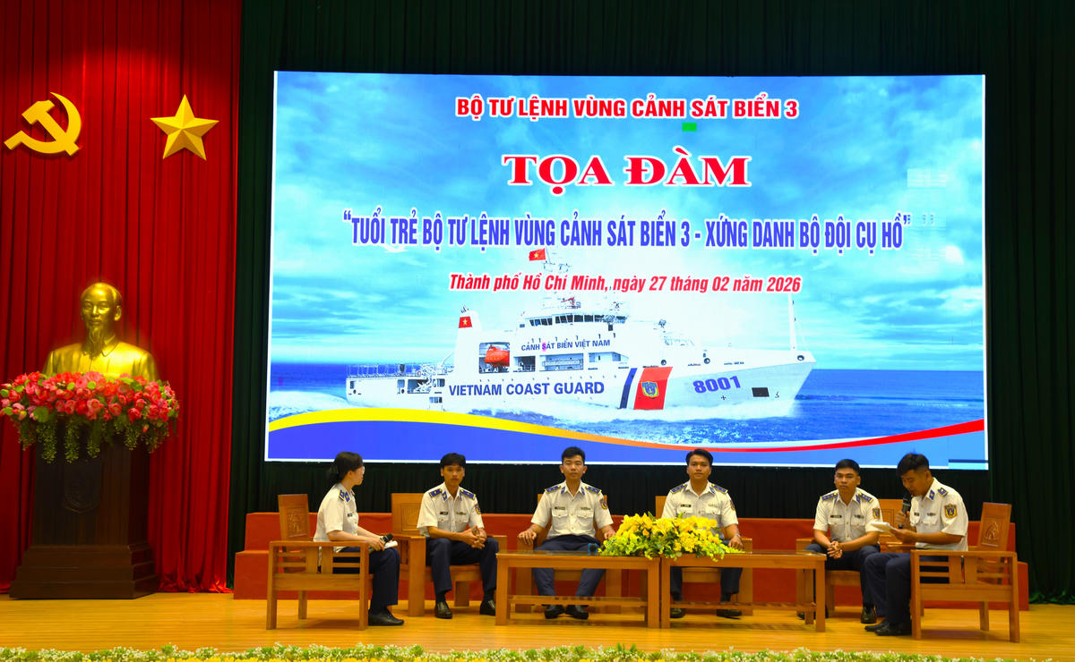 Quang cảnh giao lưu tại buổi toạ đàm. Ảnh: Đức Định.