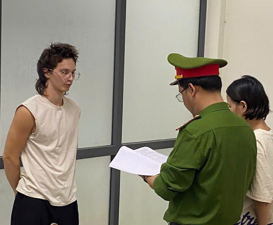 Đối tượng đối với Mitrofanov Valerii tại cơ quan điều tra. Ảnh: CV.