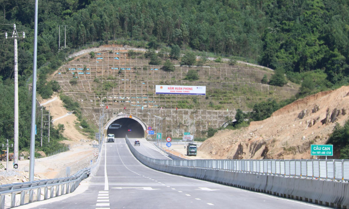 Dự án cao tốc Quảng Ngãi-Hoài Nhơn. Ảnh: Tấn Thành.