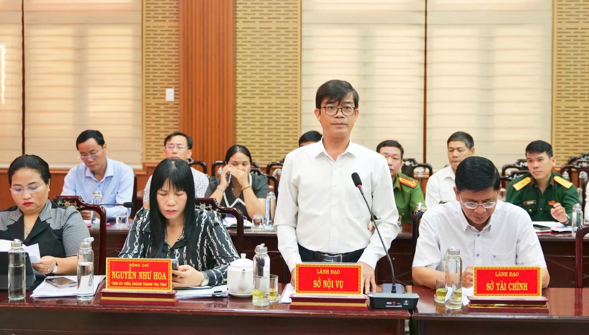 Lãnh đạo Sở Nội vụ nêu rõ một số nội dung liên quan Bầu cử. Ảnh X.H