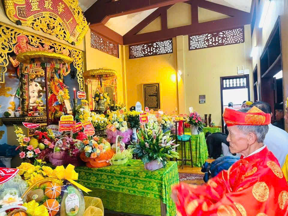 Phần lễ được tổ chức trang trọng với các nghi thức rước sắc, dâng hương, tế lễ cầu quốc thái dân an, mưa thuận gió hòa, mùa màng bội thu. Ảnh: CTV