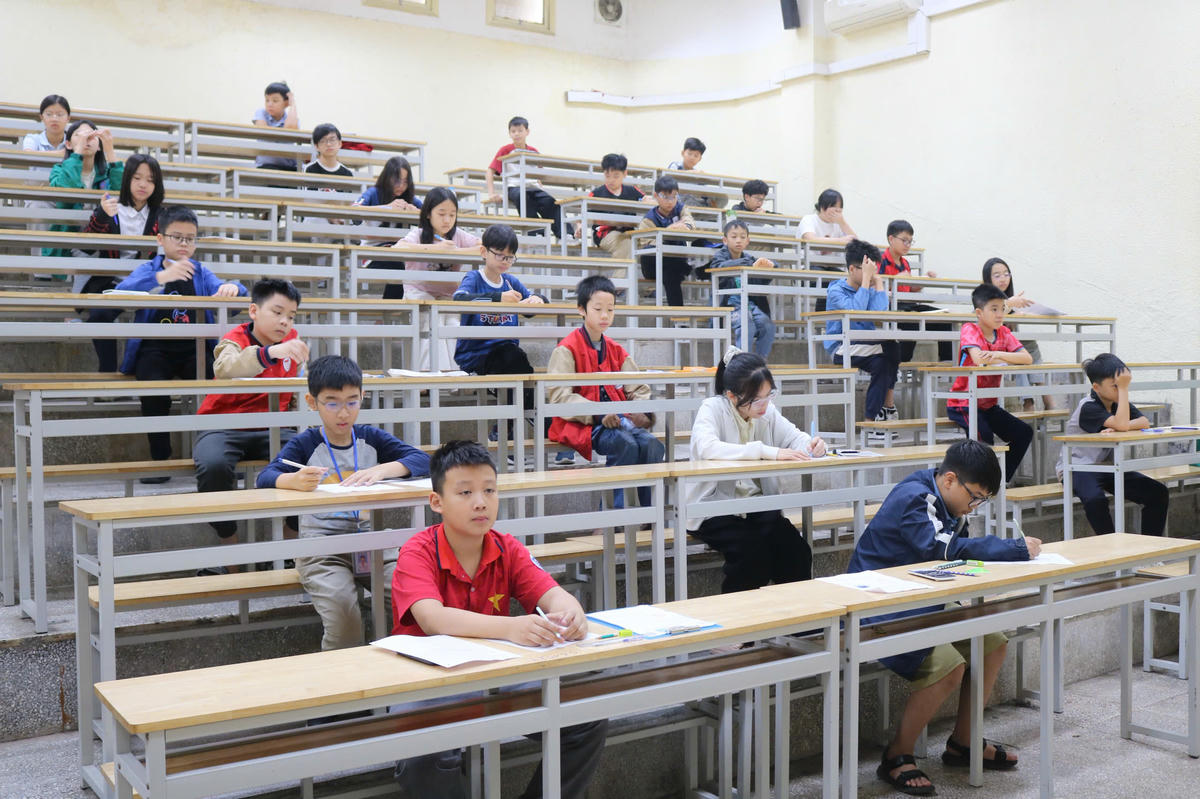 Năm 2026, kỳ thi thu hút sự tham gia của gần 1,3 vạn thí sinh trên cả nước. Ảnh: Nguyễn Hoài
