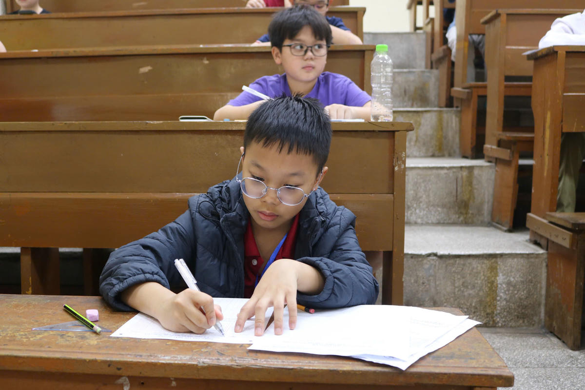 Gần 1,3 vạn thí sinh dự Kỳ thi Olympic Hoá học và Khoa học tự nhiên