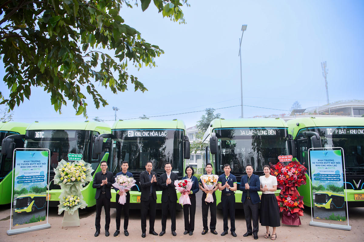 Chính thức khai trương hai tuyến buýt điện E06TC và E07TC kết nối trung tâm Hà Nội – Khu Công nghệ cao Hòa Lạc ngày 1/03/2026.