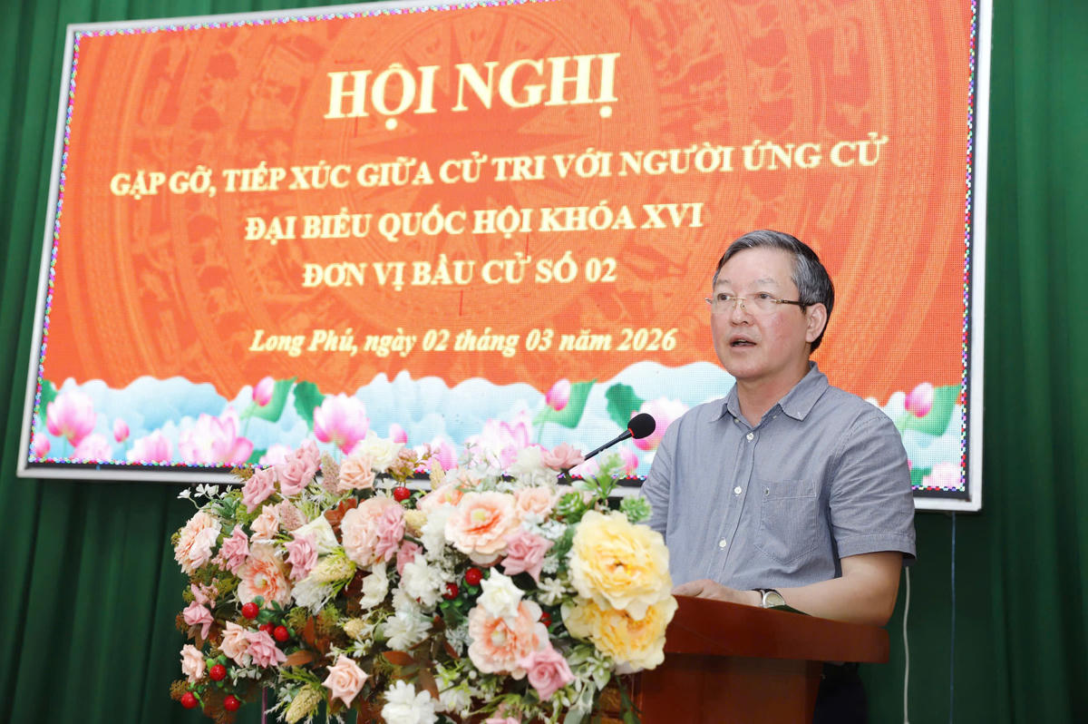 Ông&nbsp;Lương Quốc Đoàn phát biểu trước cử tri phường Long Phú, tỉnh An Giang. (ảnh: P.H)