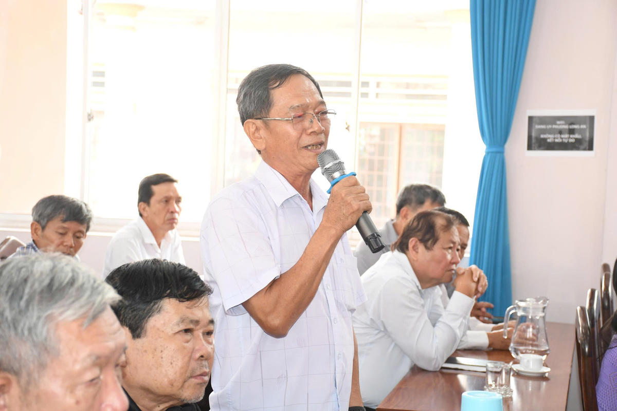 Các cử tri bày tỏ mong muốn khi trúng cử, các ứng viên sẽ có đóng góp nhiều hơn nữa cho tỉnh Tây Ninh. Ảnh: H.Du.