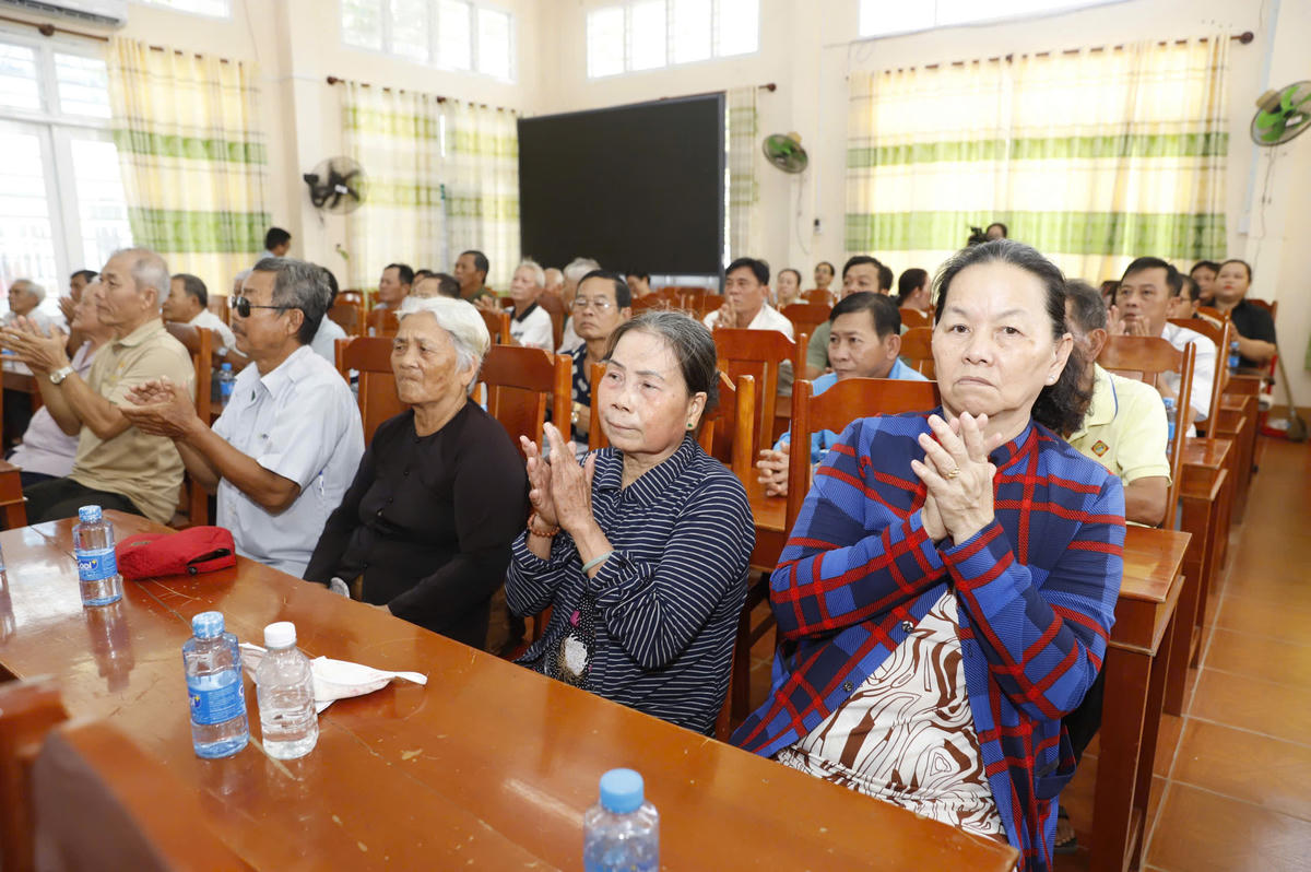 Các cử tri phường&nbsp;Long Phú, tỉnh An Giang tham dự hội nghị. (ảnh: P.H)