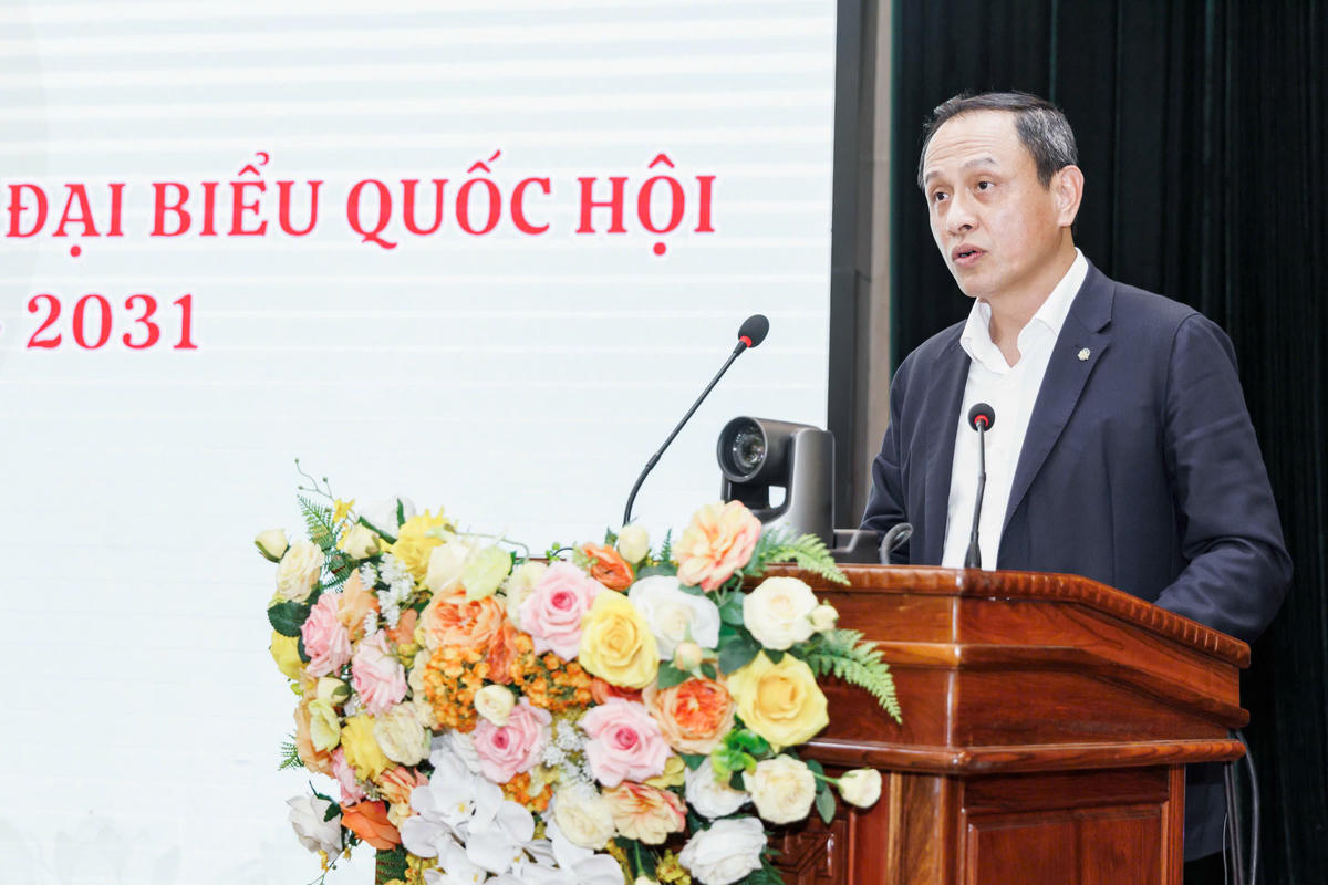 Ông Lê Hồng Hà - Phó Bí thư Đảng ủy Tổng Công ty Hàng không Việt Nam, Thành viên Hội đồng quản trị, Tổng Giám đốc Tổng Công ty Hàng không Việt Nam (Vietnam Airlines) trình bày Chương trình hành động của mình. Ảnh: Quang Vinh