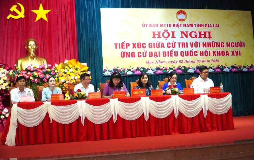 Các ứng cử viên tại hội nghị tiếp xúc cử tri, vận động bầu cử ĐBQH khóa XVI đơn vị bầu cử số 1. Ảnh: CV.