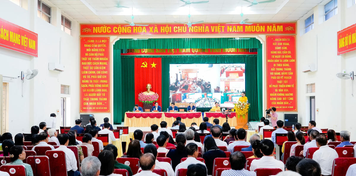 Giám đốc Học viện Chính trị Quốc gia Hồ Chí Minh tiếp xúc cử tri, vận động bầu cử tại Nghệ An