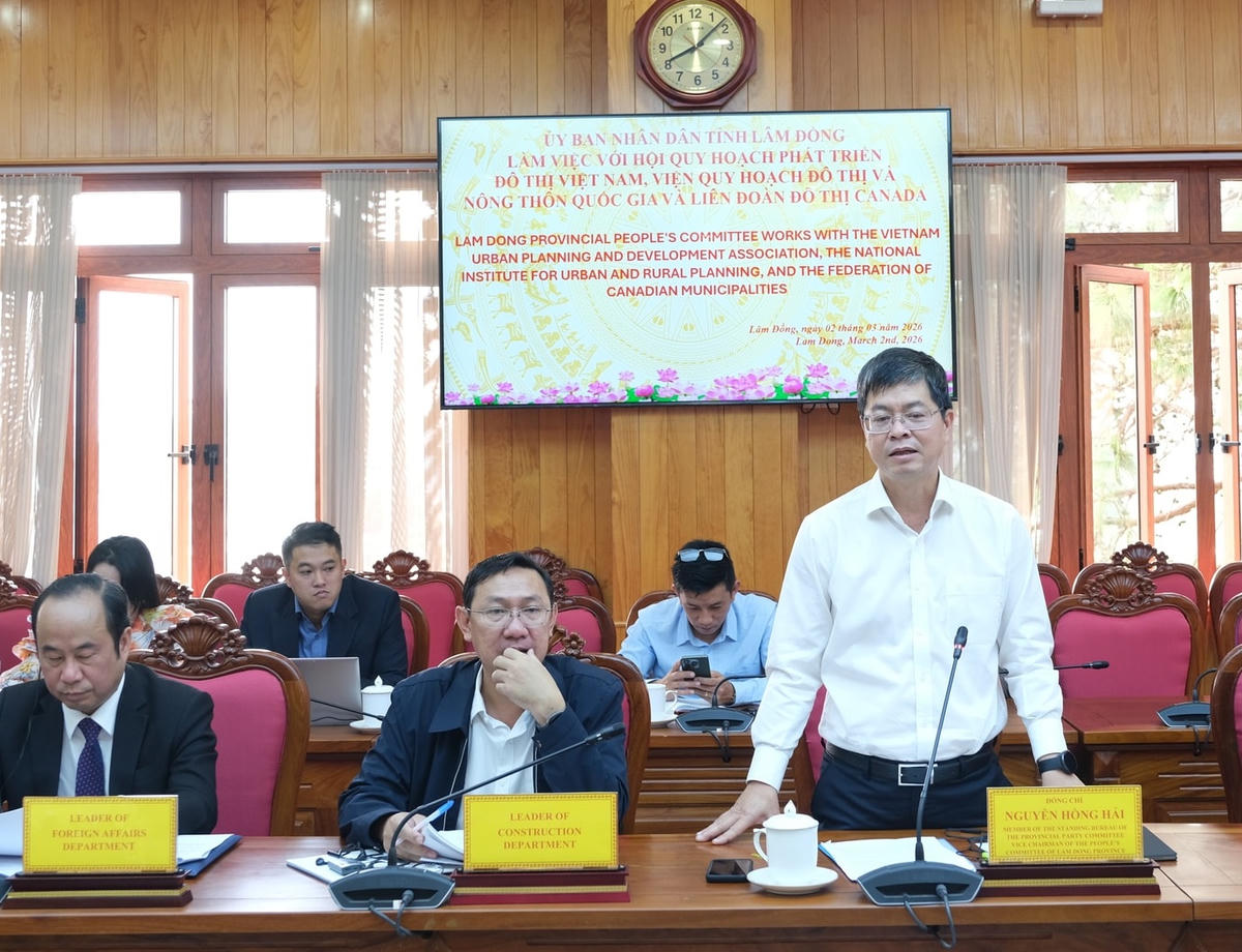 Ông Nguyễn Hồng Hải, Phó Chủ tịch UBND tỉnh Lâm Đồng phát biểu tại buổi làm việc. Ảnh X.H