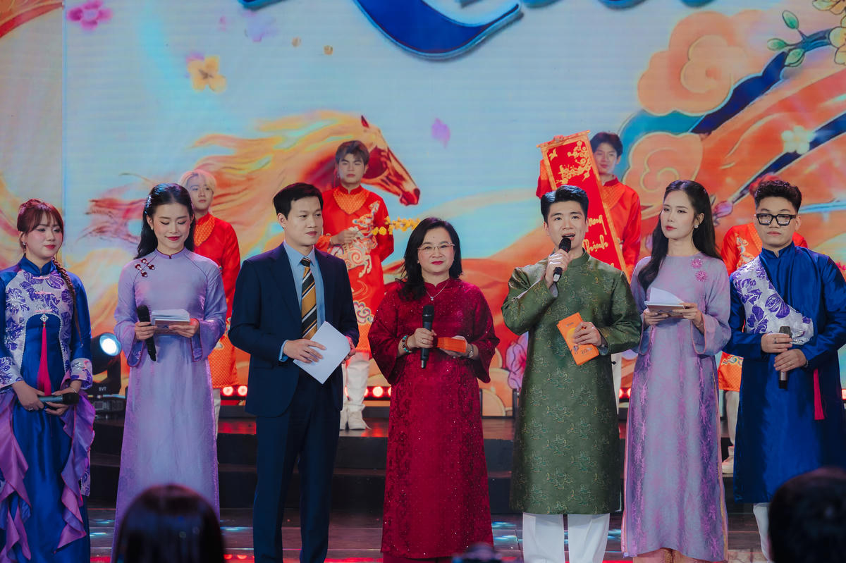 “Khởi” được ví như bản hợp xướng viết riêng cho người SHB.