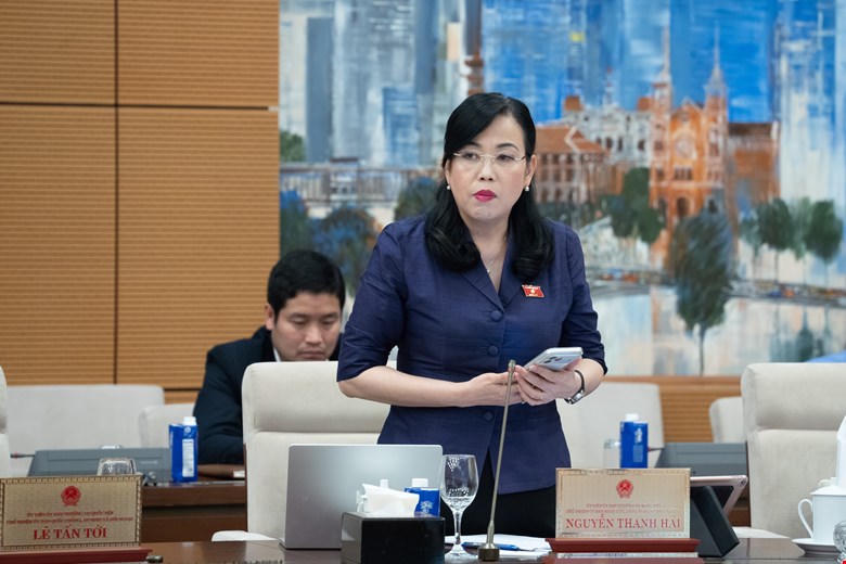 Giá cả nhiều mặt hàng thiết yếu tại các chợ truyền thống tăng gấp đôi vào dịp tết