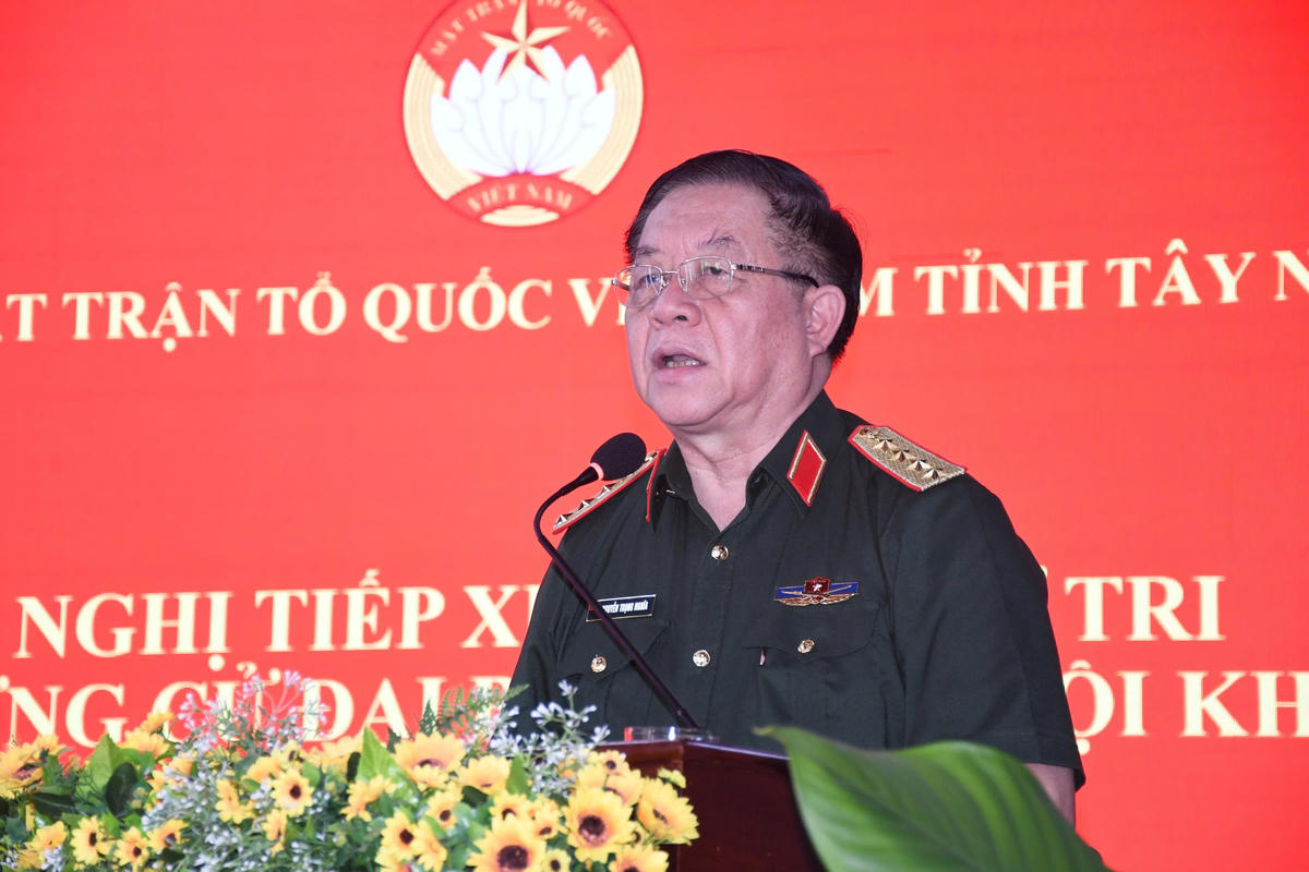 Đại tướng Nguyễn Trọng Nghĩa phát biểu tại buổi tiếp xúc. Ảnh: H.Du.