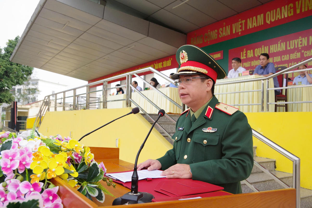 Thiếu tướng Lại Tiến Giang, Ủy viên Ban Thường vụ Tỉnh ủy, Chỉ huy trưởng Bộ CHQS tỉnh Tuyên Quang phát biểu tại buổi lễ.