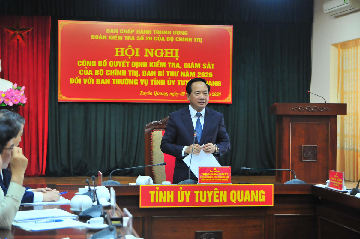 Trưởng ban Tuyên giáo và Dân vận Trung ương Trịnh Văn Quyết phát biểu tại hội nghị. Ảnh: Xuân Trường.