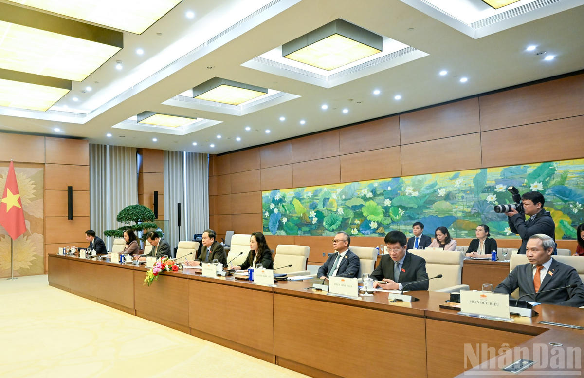 Chủ tịch Quốc hội Trần Thanh Mẫn và các đại biểu Quốc hội Việt Nam dự cuộc tiếp. (Ảnh: DUY LINH)