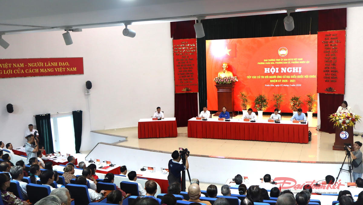 Quang cảnh hội nghị tiếp xúc cử tri. Ảnh: Hồng Phúc.