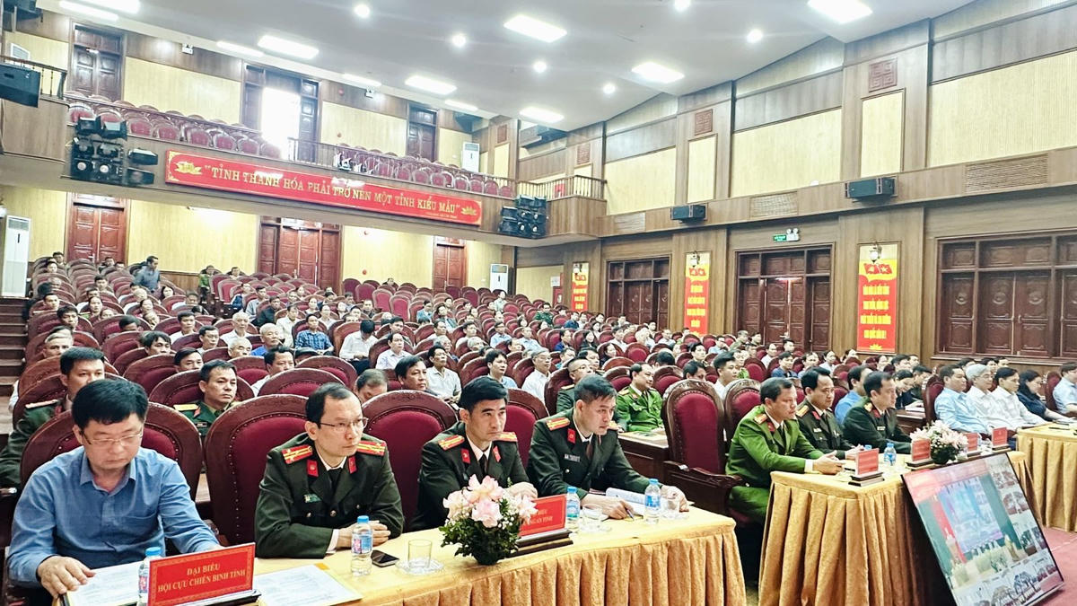 Hội nghị tiếp xúc cử tri tại đơn vị bầu cử số 13, tỉnh Thanh Hóa. Ảnh: CATH