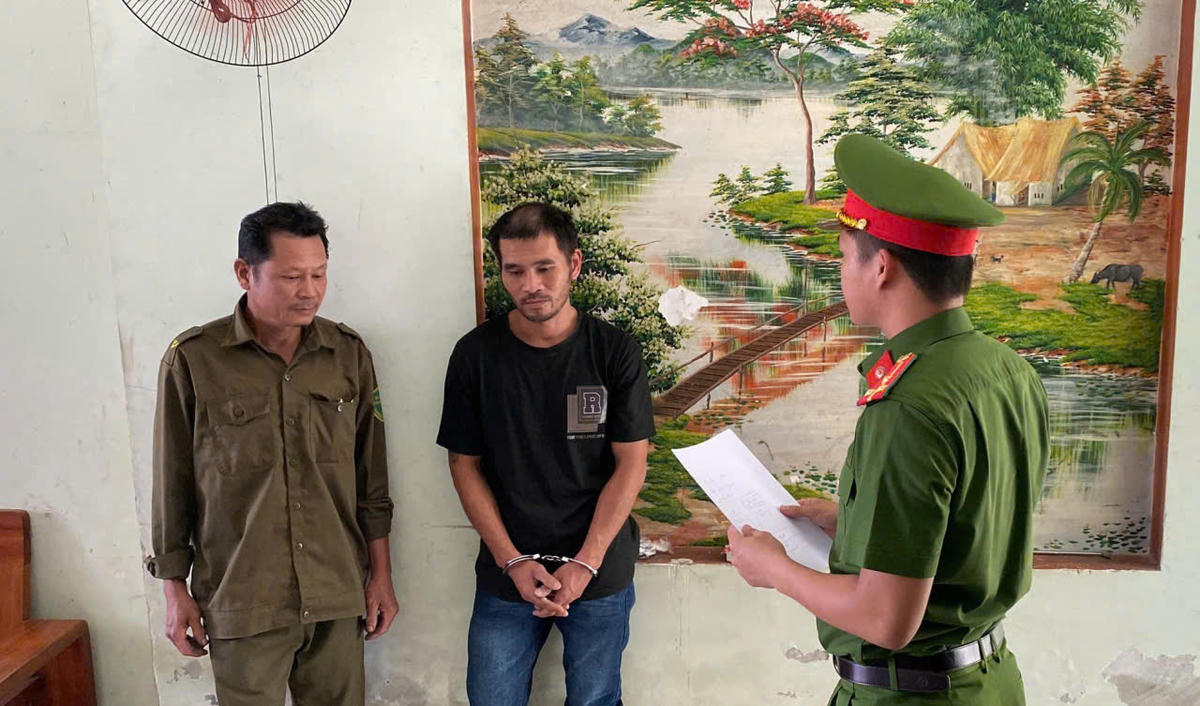 Công an xã Thăng Bình bắt các đối tượng liên quan ma túy. Ảnh: CV.