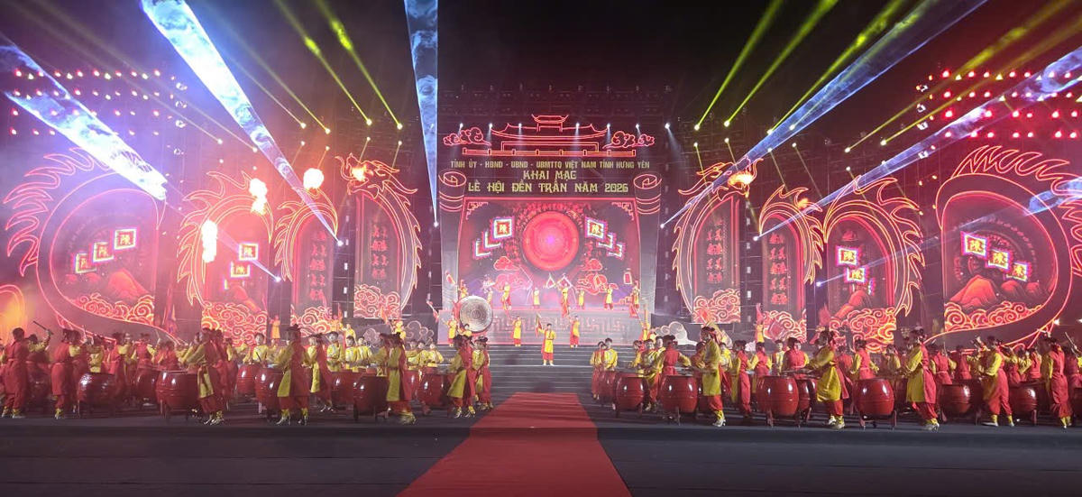 Chương trình nghệ thuật tại lễ khai mạc quy tụ hơn 200 diễn viên tham gia trình diễn. Ảnh: Duy Hưng