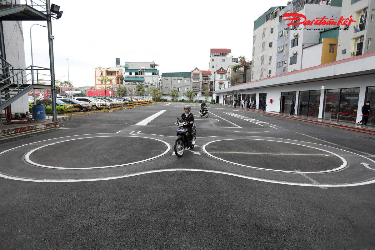 Thí sinh dự sát hạch GPLX hạng A, sáng 3/3/2026 tại Trung tâm sát hạch lái xe - Trường Trung cấp nghề Giao thông công chính Hà Nội.