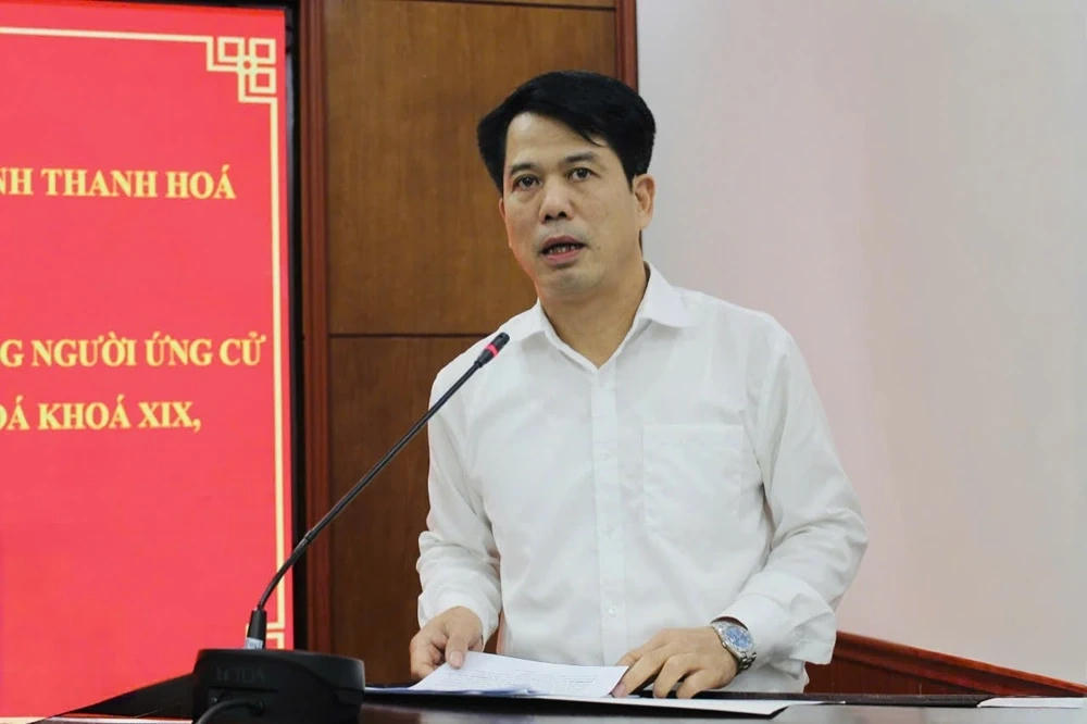 Trưởng Ban Tuyên giáo và Dân vận Tỉnh ủy Thanh Hóa Đào Xuân Yên trình bày chương trình hành động trước cử tri. Ảnh: Hoài Anh