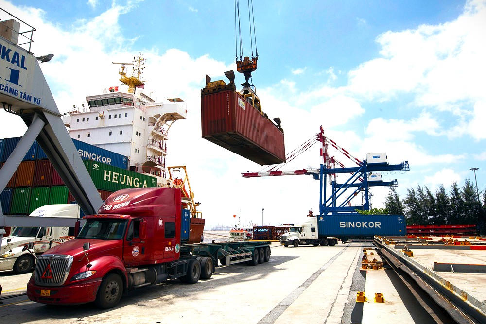 Phân quyền việc cấp phép gia công hàng hóa xuất nhập khẩu