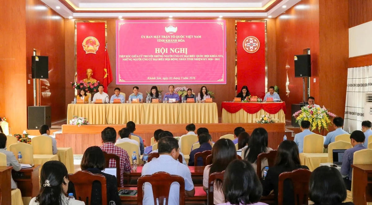 Quang cảnh hội nghị tiếp xúc cử tri. Ảnh X.H