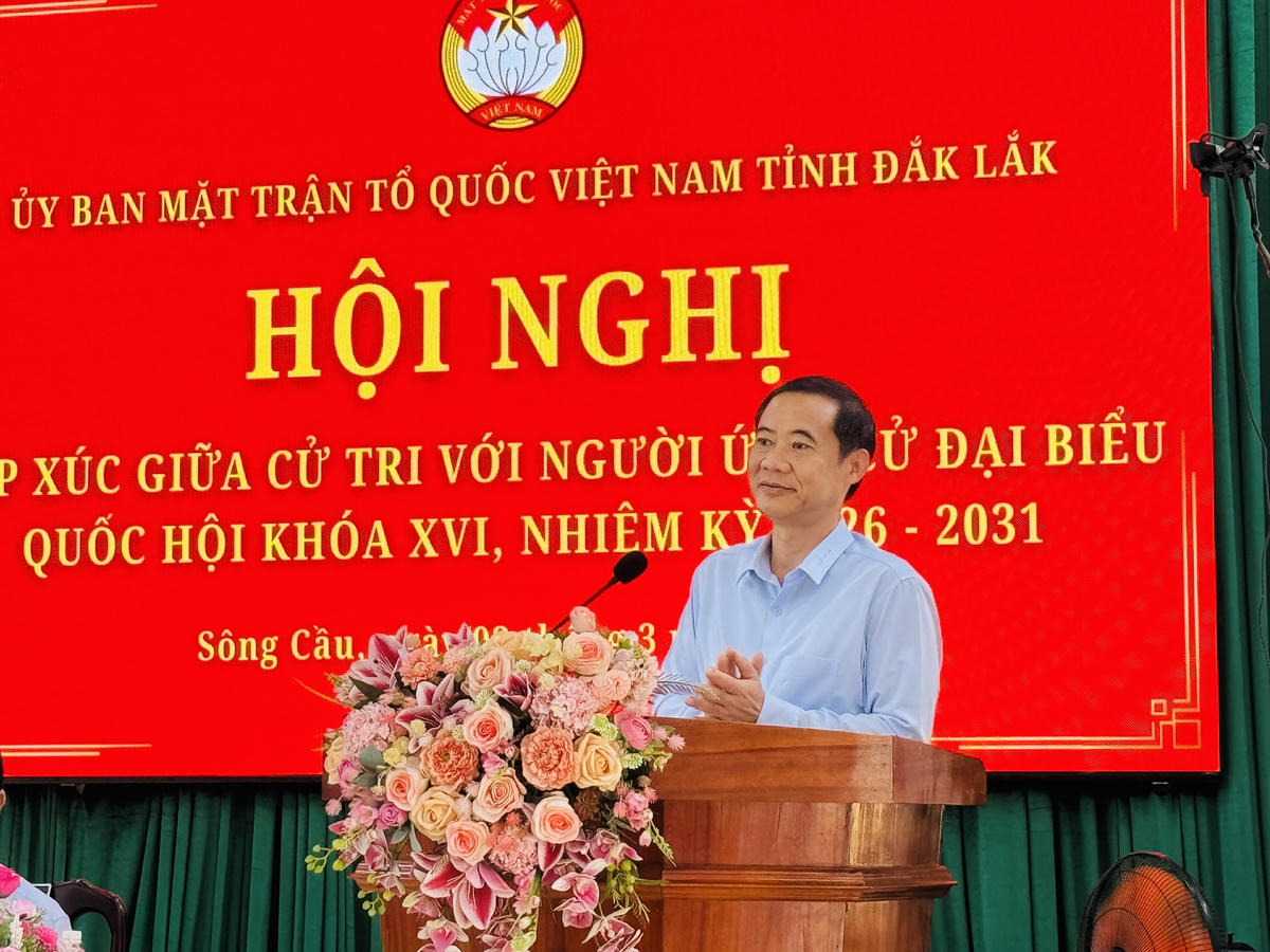 Ông Nguyễn Thái Học – Phó Bí thư Đảng ủy Mặt trận Tổ quốc, các đoàn thể Trung ương trình bày chương trình hành động của mình trước cử tri. Ảnh: Thanh Nga.