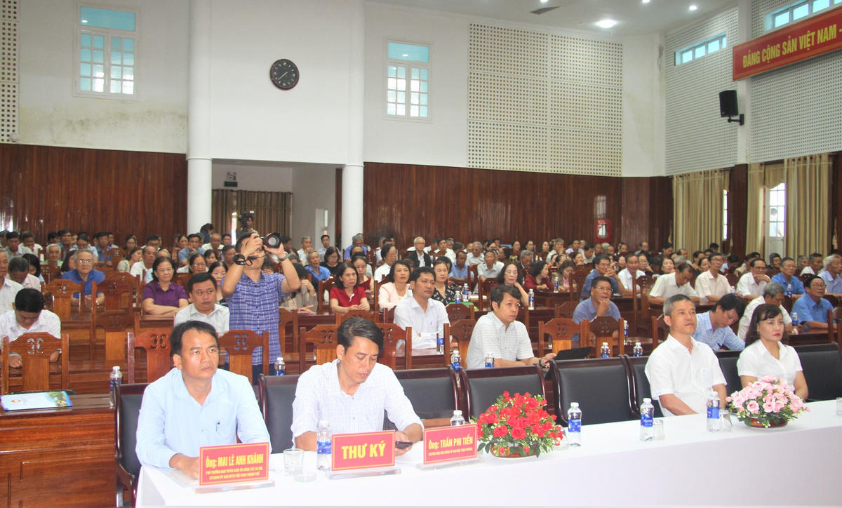 Các đại biểu tham dự&nbsp;hội nghị tiếp xúc giữa cử tri với những người ứng cử ĐBQH khóa XVI, nhiệm kỳ 2026-2031. Ảnh: Chí Đại.