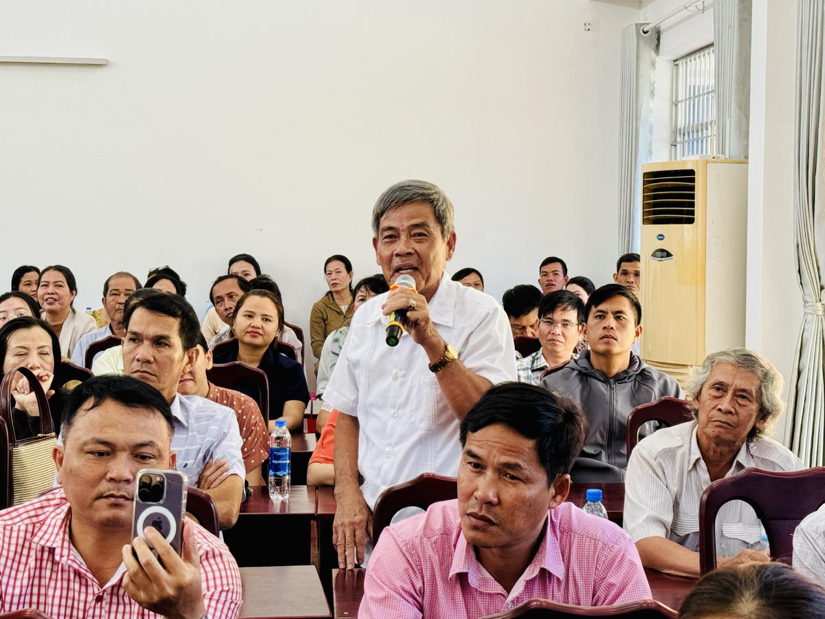 Cử tri Võ Tấn Bằng - phường Sông Cầu phát biểu. Ảnh: Thanh Nga.