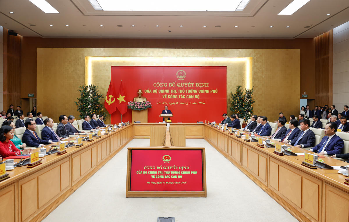 Bí thư Đảng ủy Chính phủ, Thủ tướng Chính phủ Phạm Minh Chính chủ trì công bố quyết định của Bộ Chính trị, Thủ tướng Chính phủ về công tác cán bộ. Ảnh: Nhật Bắc