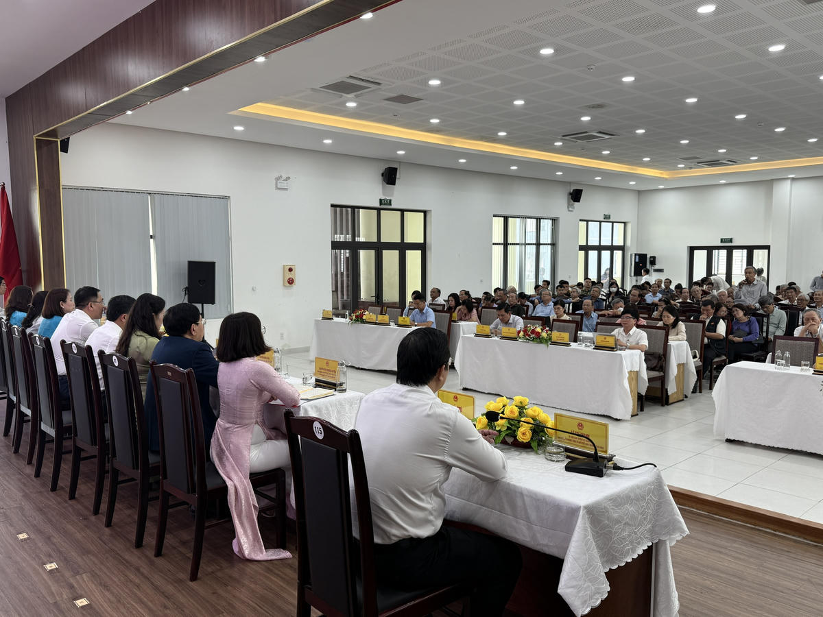 Hội nghị tiếp xúc cử tri tại phường Hải Châu. Ảnh: Nguyễn Tú.