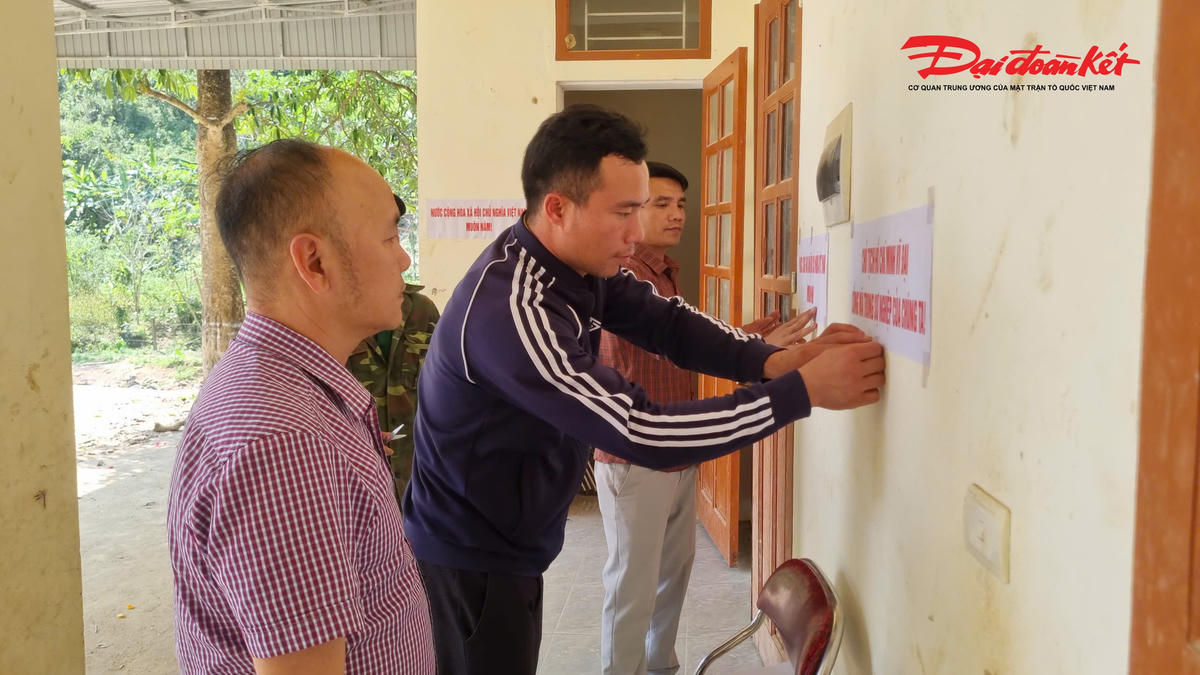 Toàn xã có gần 3.200 cử tri, được bố trí tại 7 tổ bầu cử với 13 khu vực bỏ phiếu. Danh sách cử tri đã được rà soát kỹ lưỡng, niêm yết công khai đúng thời gian quy định để người dân theo dõi, đối chiếu, kịp thời phản ánh nếu có sai sót. Các tổ bầu cử cũng hoàn tất việc niêm yết danh sách, tiểu sử tóm tắt của người ứng cử, bảo đảm tính minh bạch, dân chủ.&nbsp;