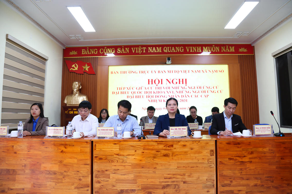 Phó Chủ tịch - Tổng Thư ký Ủy ban Trung ương MTTQ Việt Nam Hà Thị Nga tiếp xúc cử tri tại xã Nậm Sỏ, tỉnh Lai Châu.. 