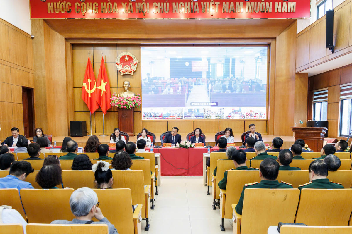 Quang cảnh hội nghị tiếp xúc cử tri tại đơn vị bầu cử số 2 thành phố Hà Nội. Ảnh: Quang Vinh