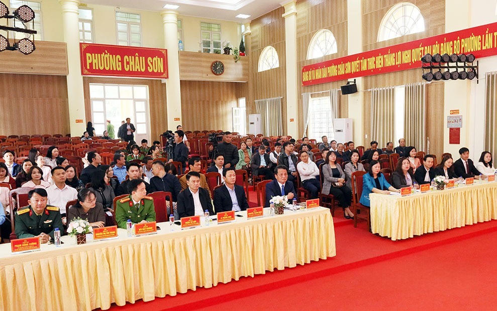 Hội nghị tiếp xúc cử tri tại đơn vị bầu cử số 2, tỉnh Ninh Bình. Ảnh: Lê Dũng.