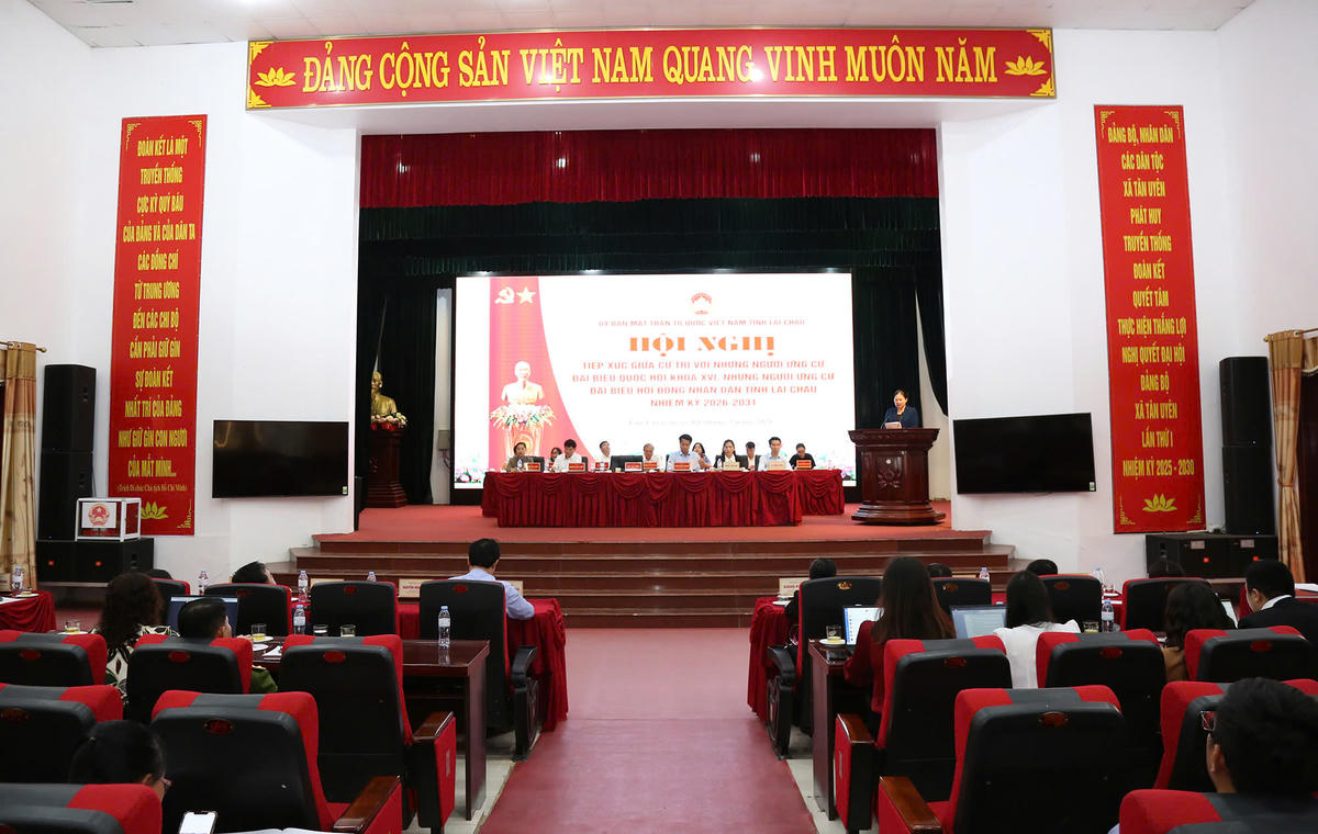 Hội nghị tiếp xúc cử tri ở xã Tân Uyên, tỉnh Lai Châu.