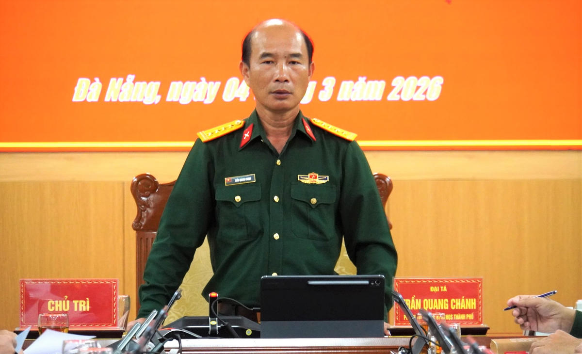 Đại tá Trần Quang Chánh, Phó Chỉ huy trưởng kiêm Tham mưu trưởng Bộ CHQS TP Đà Nẵng phát biểu chỉ đạo hội nghị. Ảnh: CV.