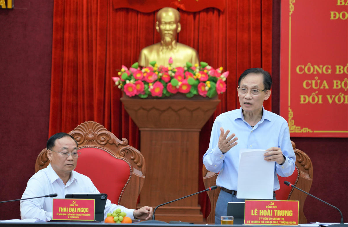 Ông Lê Hoài Trung, Bộ trưởng Bộ Ngoại giao phát biểu tại hội nghị công bố quyết định kiểm tra, giám sát của Bộ Chính trị đối với Ban Thường vụ Tỉnh ủy Gia Lai. Ảnh: CV.