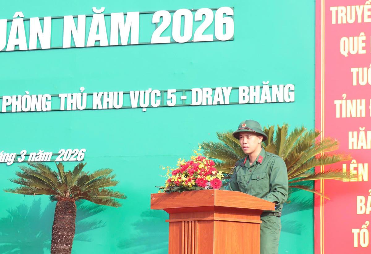 Thanh niên Phan Nguyễn Tuấn Dũng – đại diện cho các tân binh bày tỏ niềm vinh dự, tự hào khi được tiếp bước truyền thống cha anh, khoác lên mình màu xanh áo lính. Ảnh:PD.