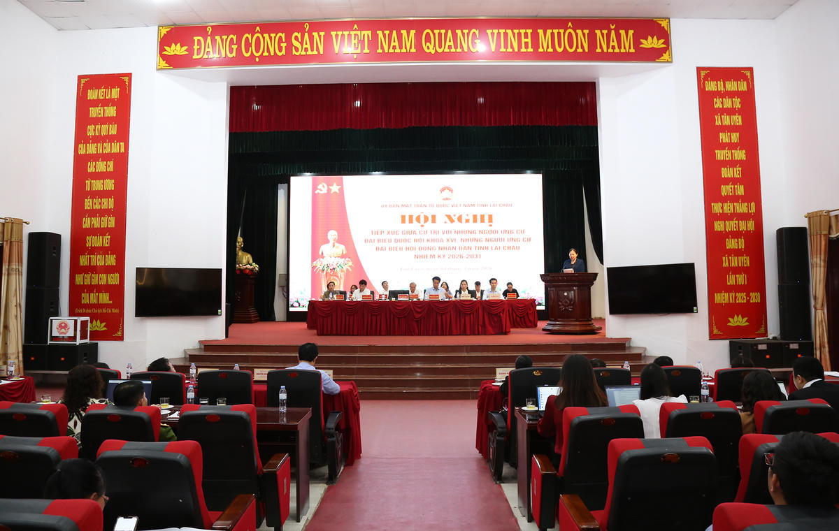 Trong ngày thứ 3 tiếp xúc cử tri cụm bầu cử số 1 tỉnh Lai Châu, chiều 4/3,&nbsp;Phó Chủ tịch - Tổng Thư ký Ủy ban Trung ương MTTQ Việt Nam Hà Thị Nga có buổi tiếp xúc cử tri xã Tân Uyên.